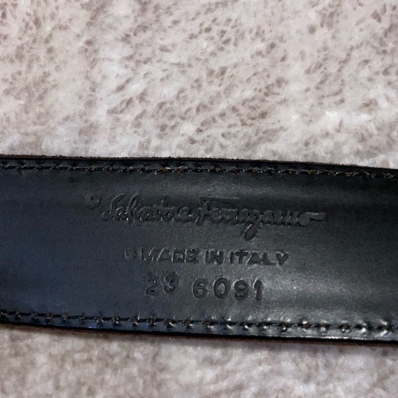 VTG SALVATORE FERRAGAMO GOLD TONE GANCINI BUCKLE BROWN SUEDE LEATHER BELT 26-30  - Picture 7 of 7